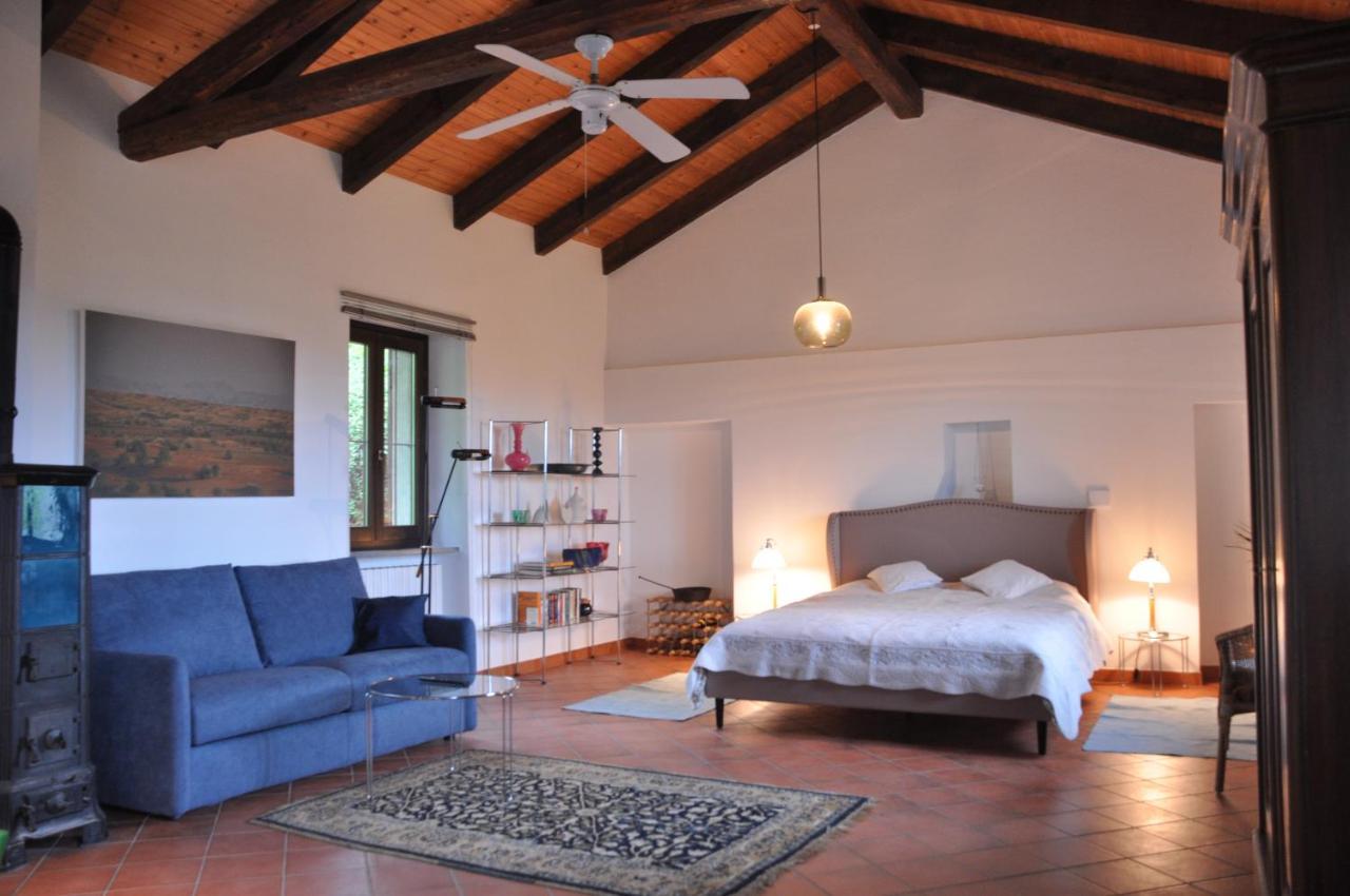 Bed and Breakfast Casa Langa Di Lola Mango Zewnętrze zdjęcie